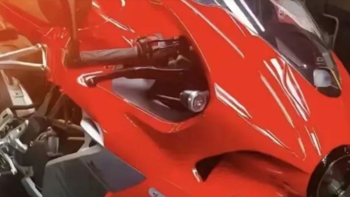 QJMotor SRK 921 SV